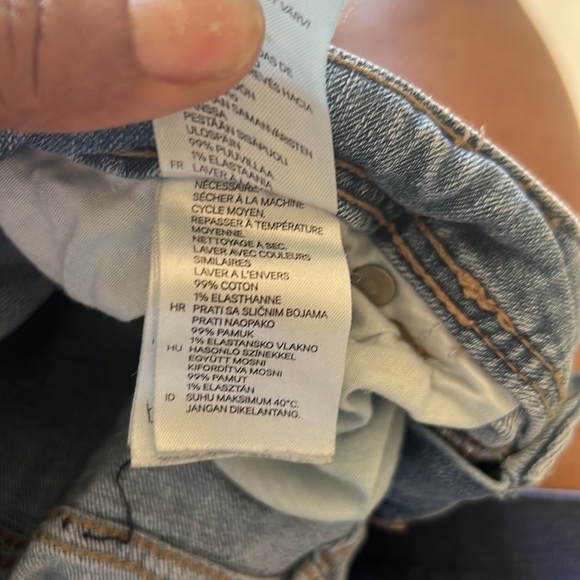 H&M Distressed jeans. - Picture 7 of 7